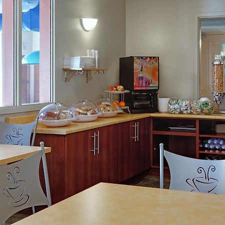 Super 8 By Wyndham Caraquet Hotel Екстериор снимка