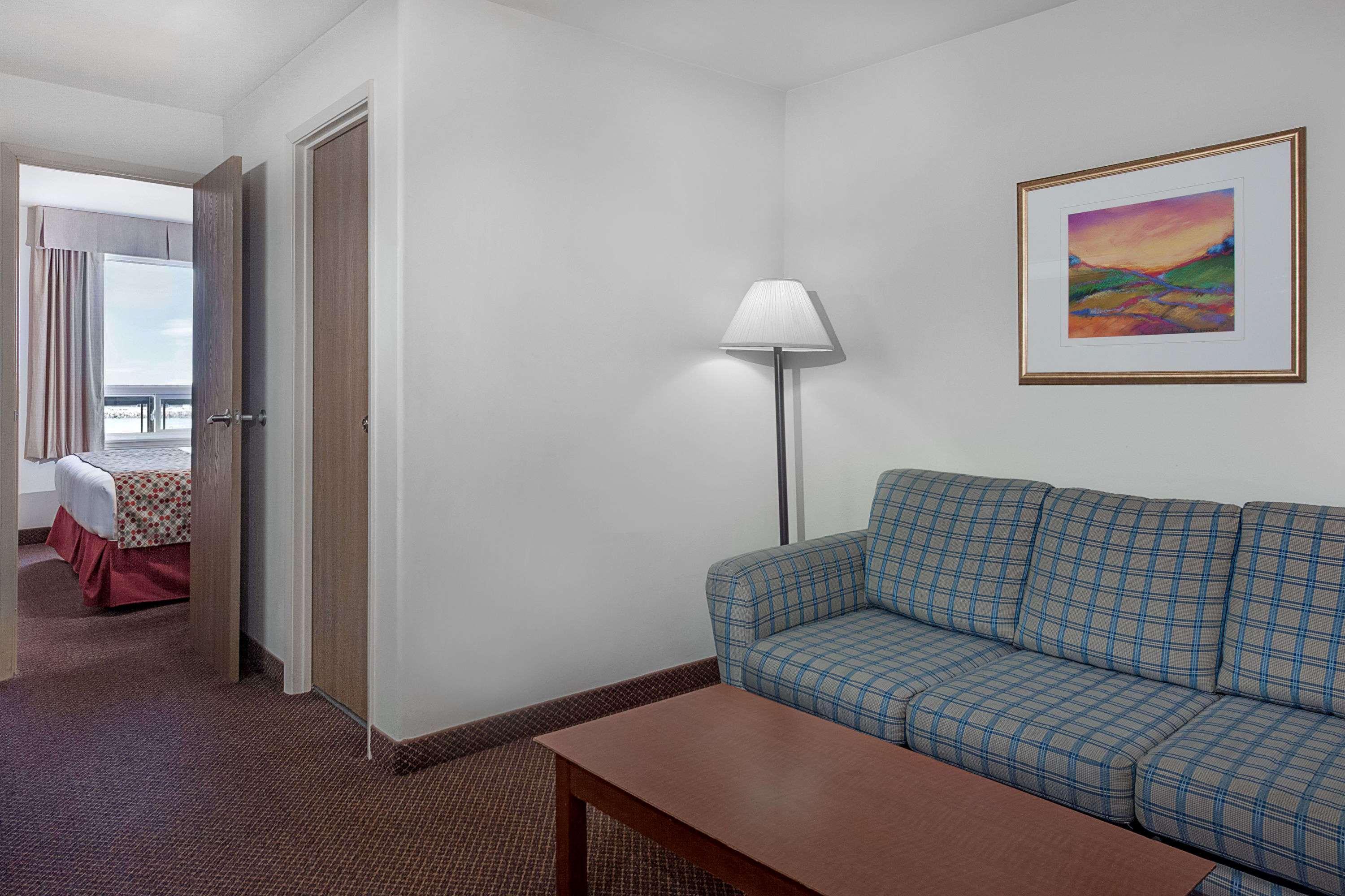 Super 8 By Wyndham Caraquet Hotel Екстериор снимка
