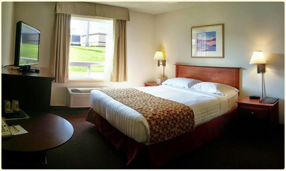 Super 8 By Wyndham Caraquet Hotel Екстериор снимка