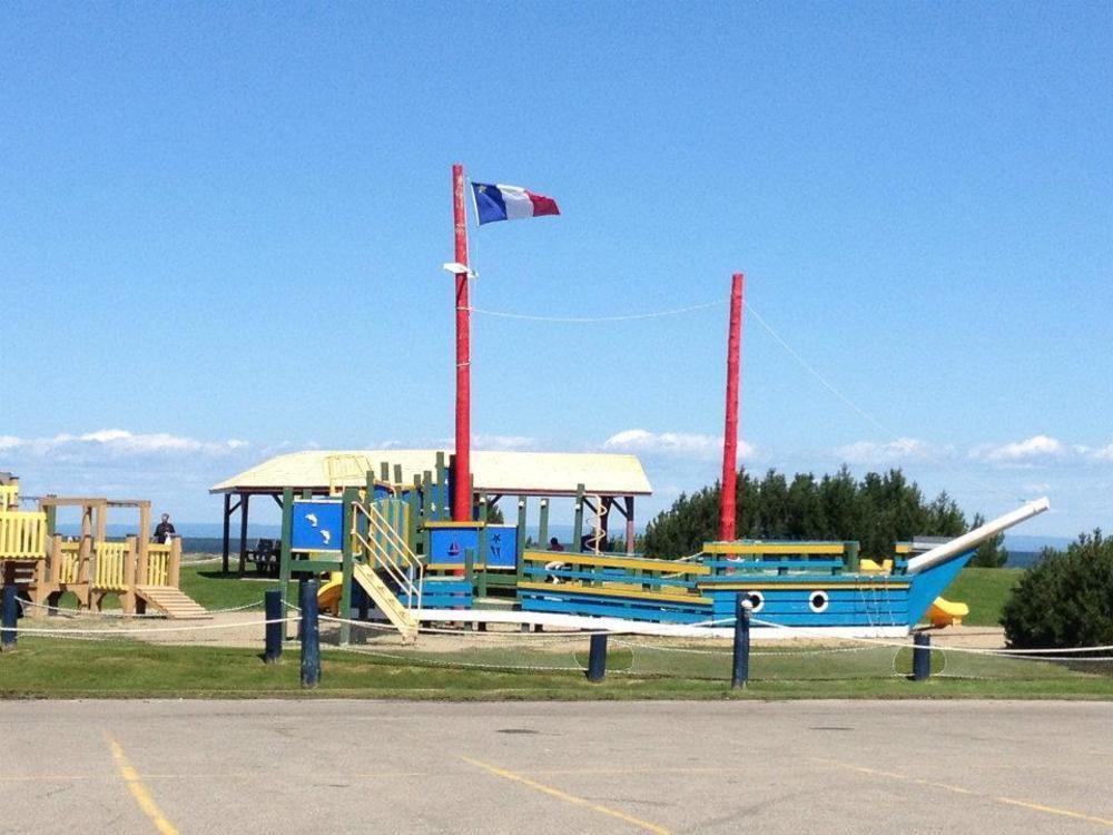 Super 8 By Wyndham Caraquet Hotel Екстериор снимка