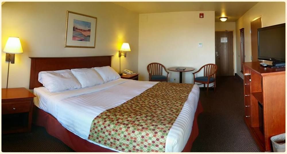 Super 8 By Wyndham Caraquet Hotel Екстериор снимка