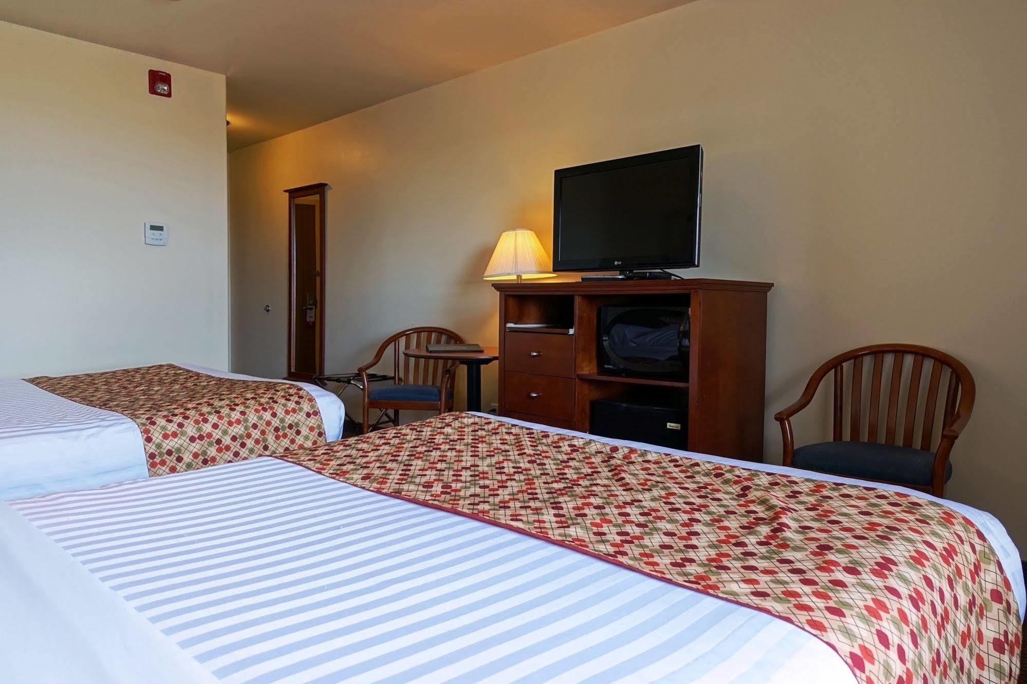 Super 8 By Wyndham Caraquet Hotel Екстериор снимка