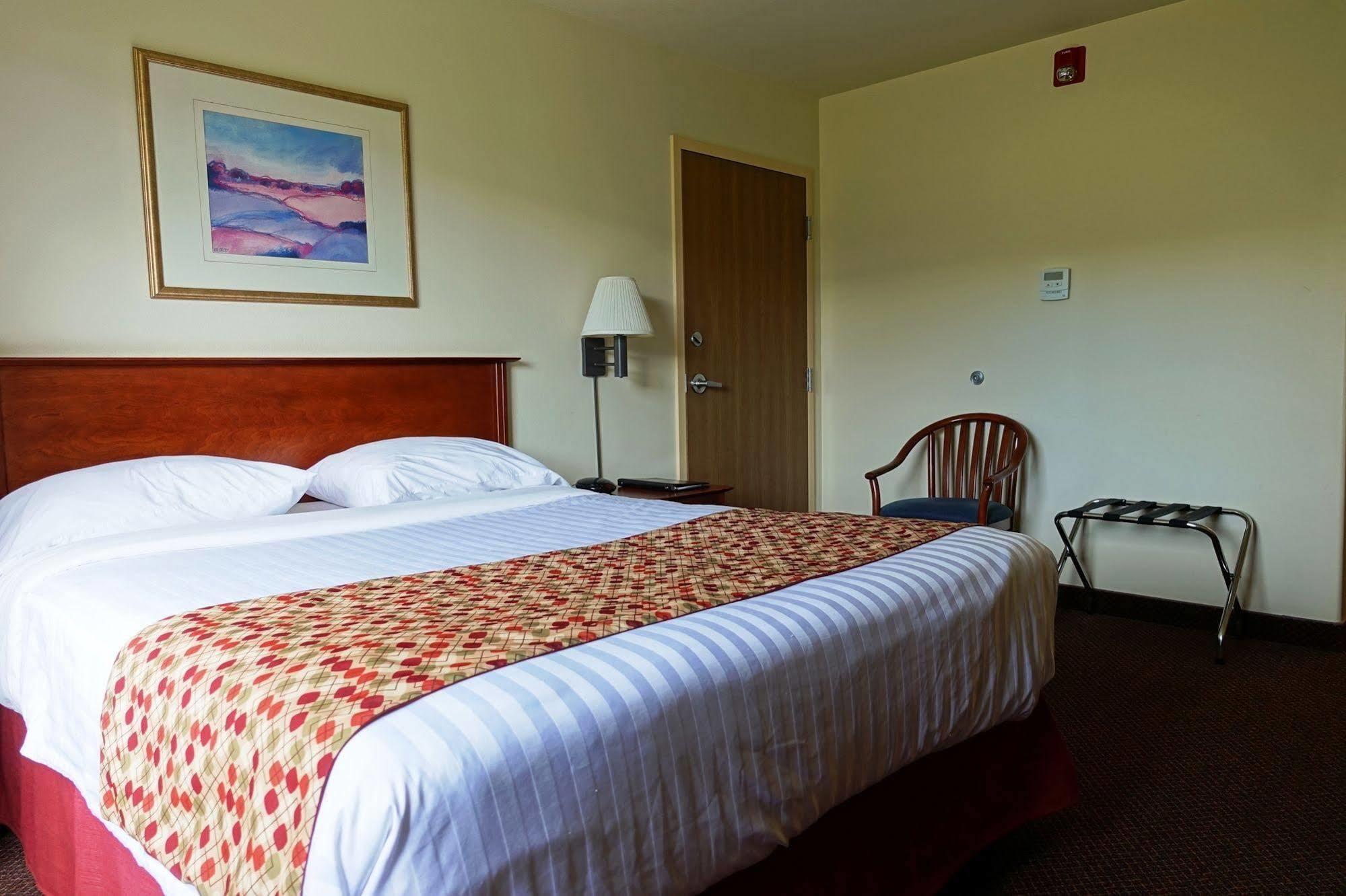 Super 8 By Wyndham Caraquet Hotel Екстериор снимка