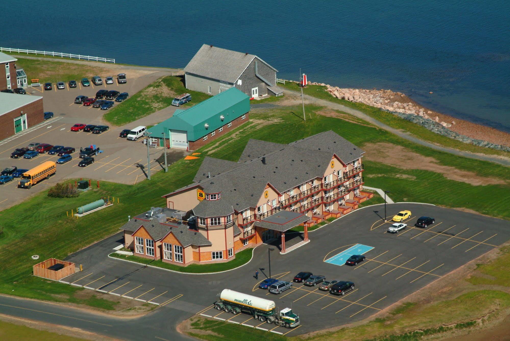 Super 8 By Wyndham Caraquet Hotel Екстериор снимка