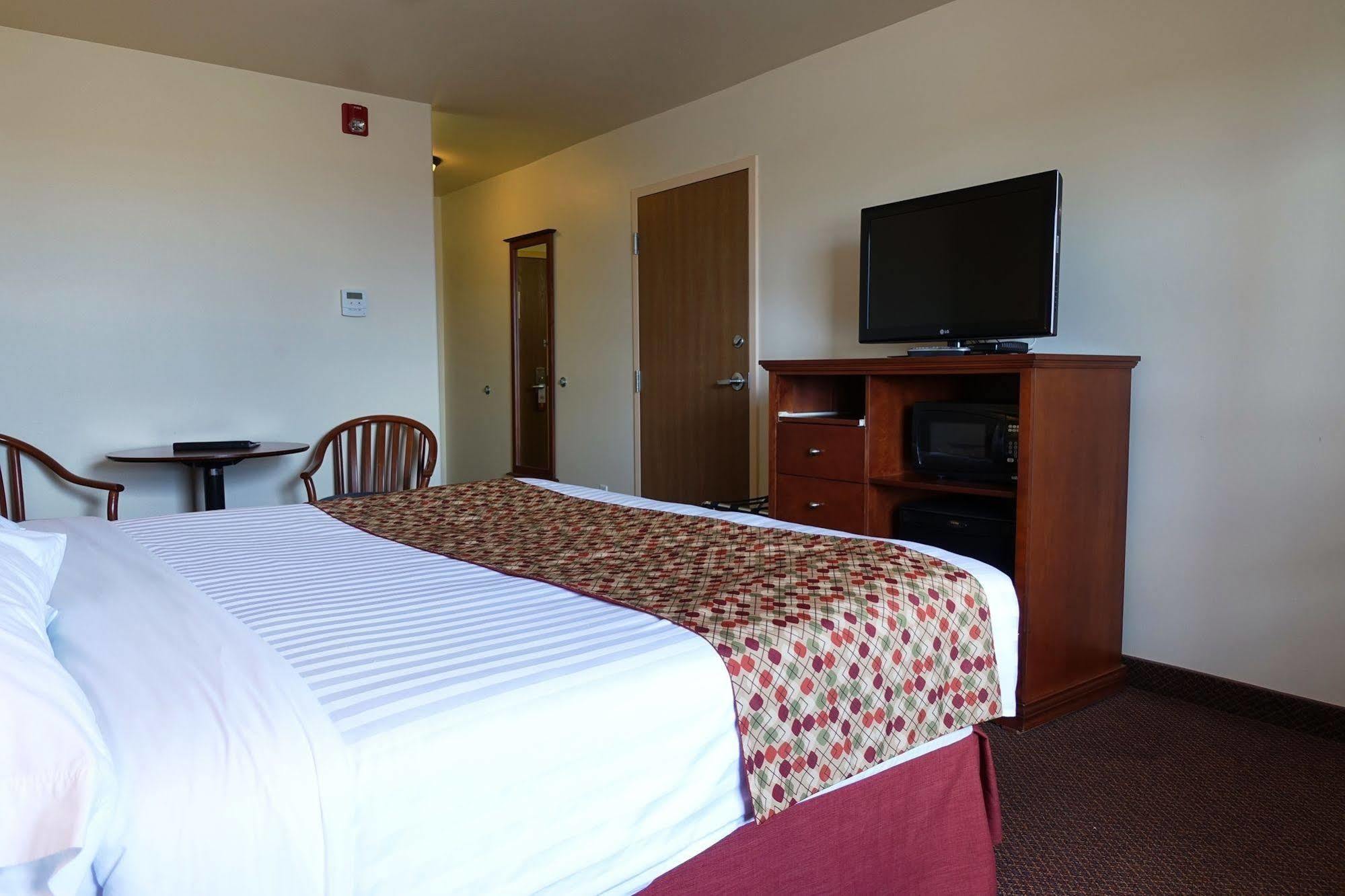 Super 8 By Wyndham Caraquet Hotel Екстериор снимка