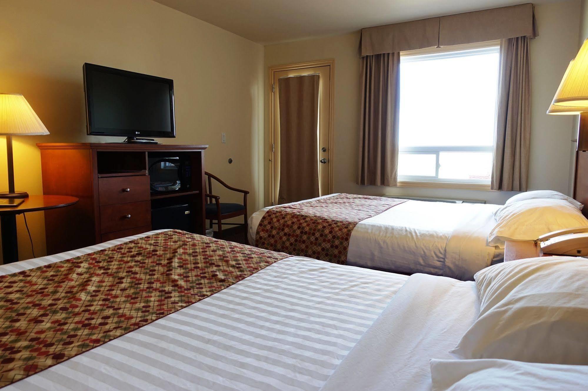 Super 8 By Wyndham Caraquet Hotel Екстериор снимка