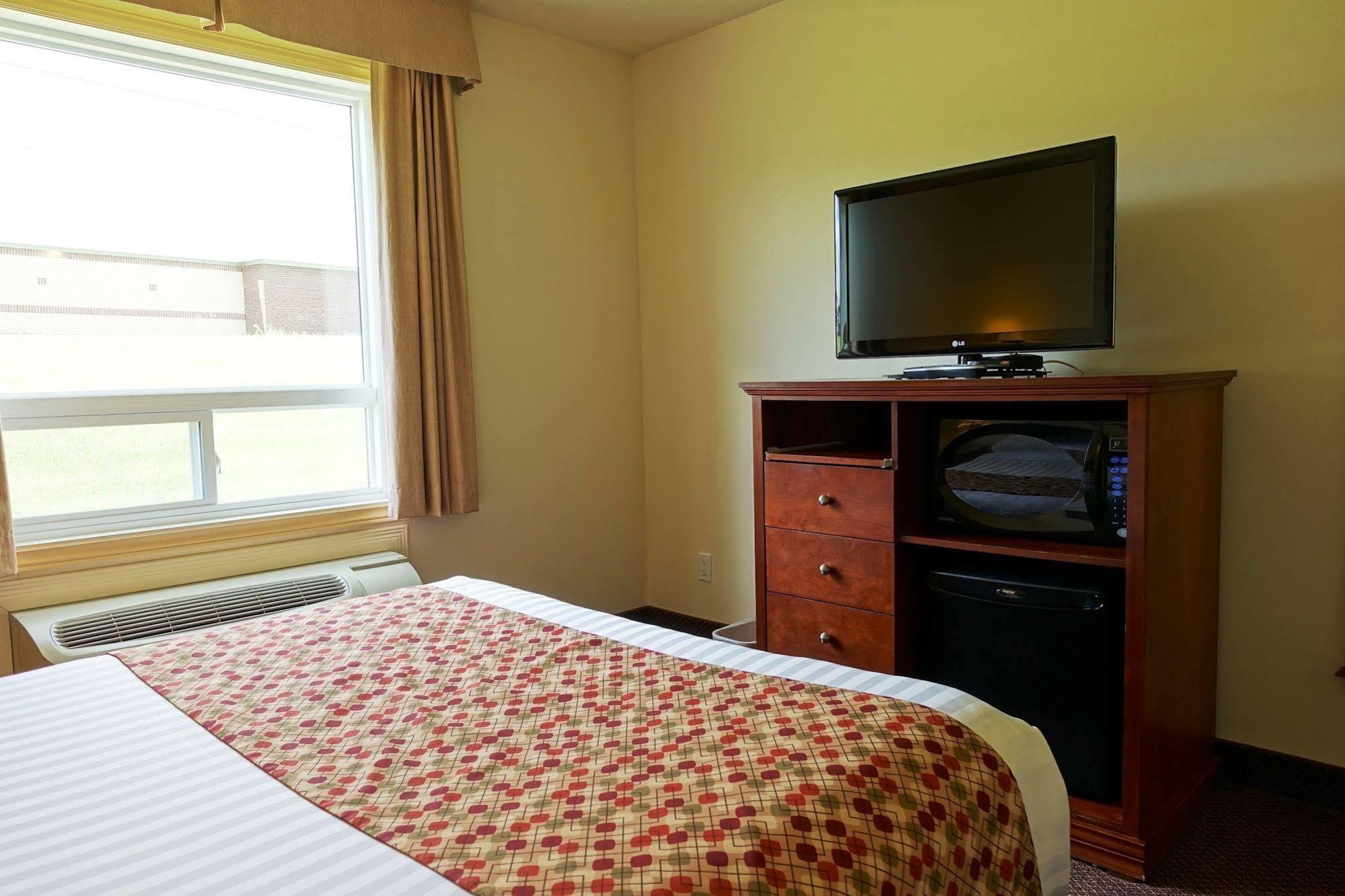 Super 8 By Wyndham Caraquet Hotel Екстериор снимка