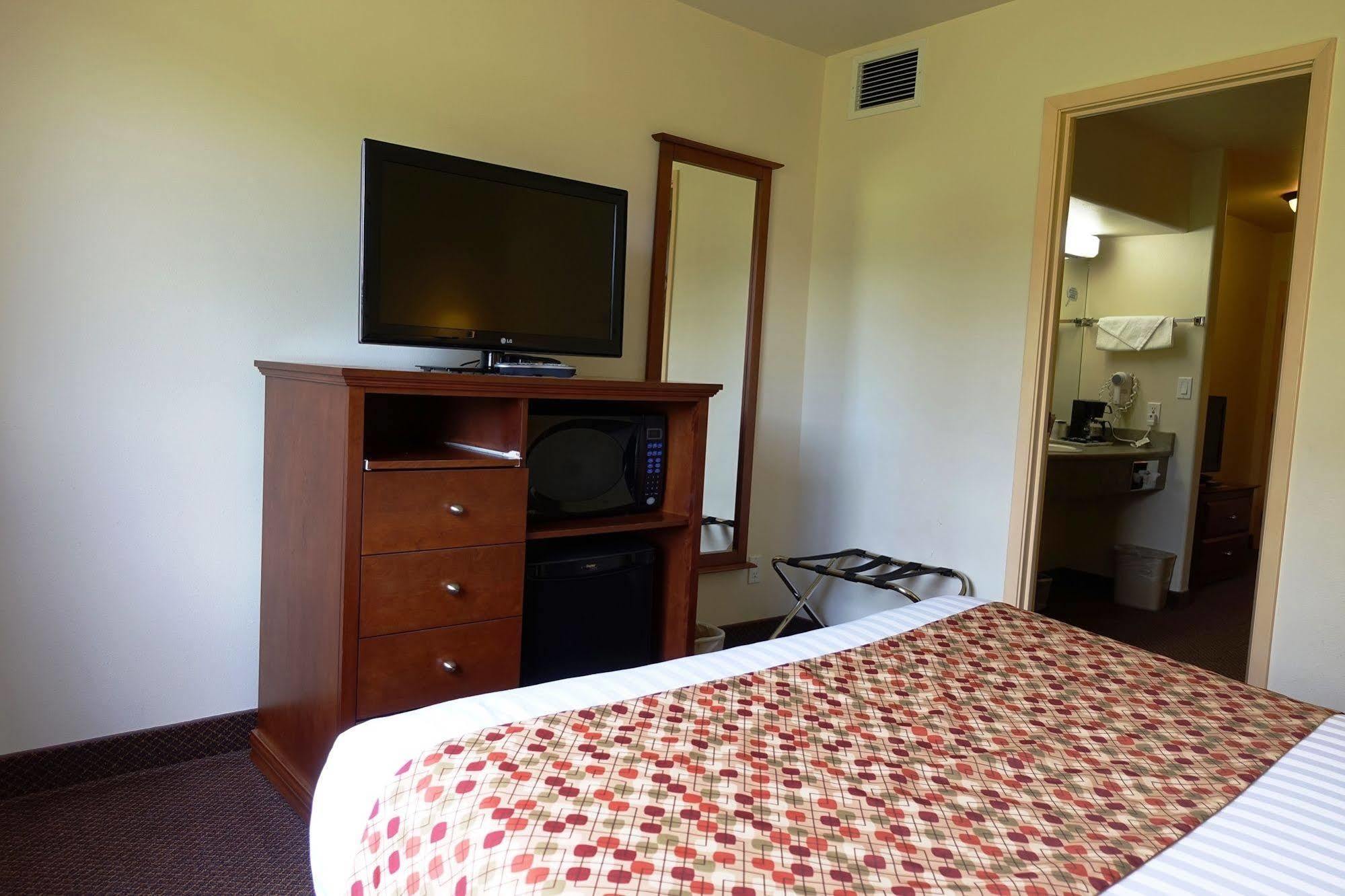 Super 8 By Wyndham Caraquet Hotel Екстериор снимка