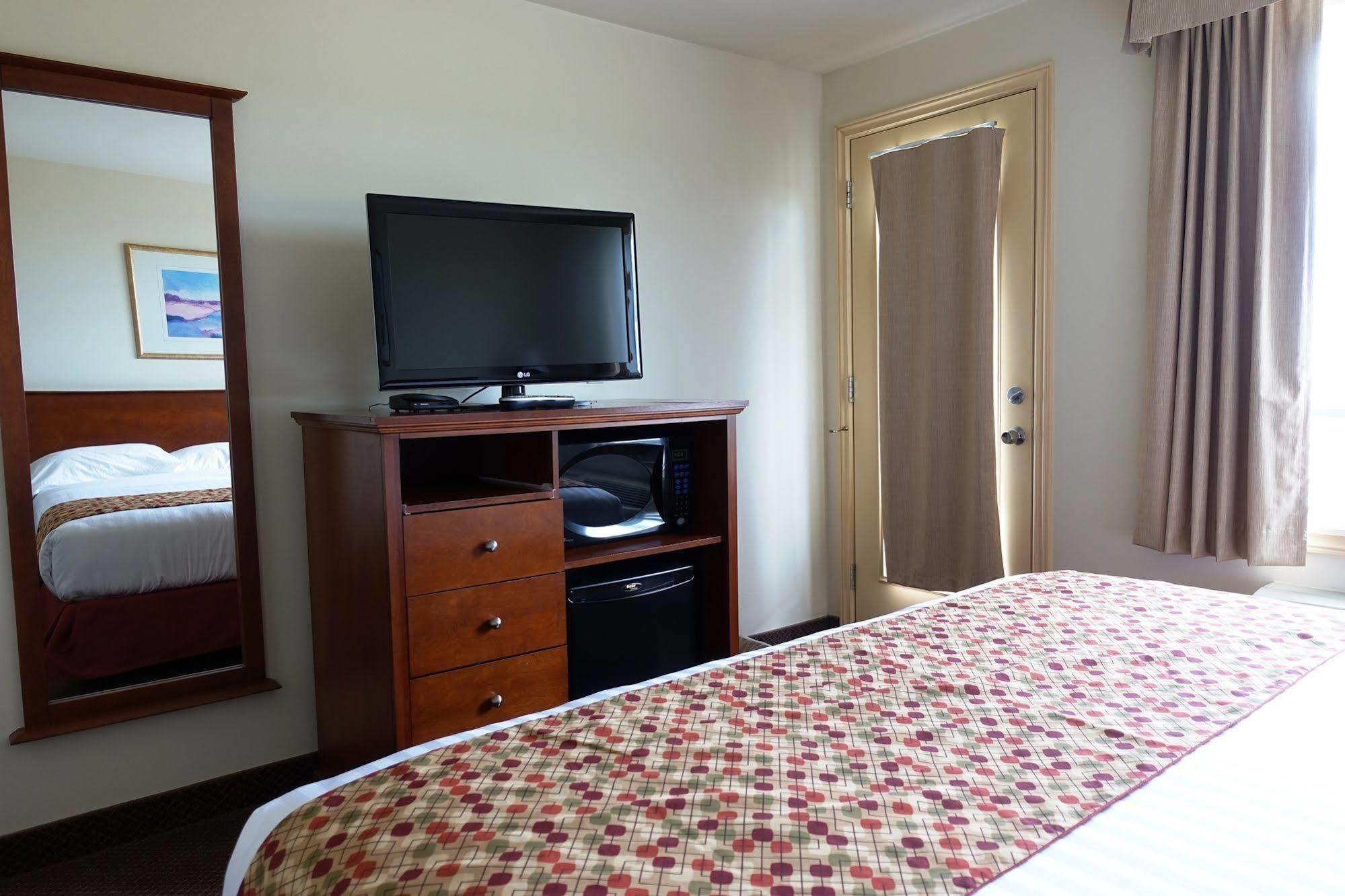 Super 8 By Wyndham Caraquet Hotel Екстериор снимка