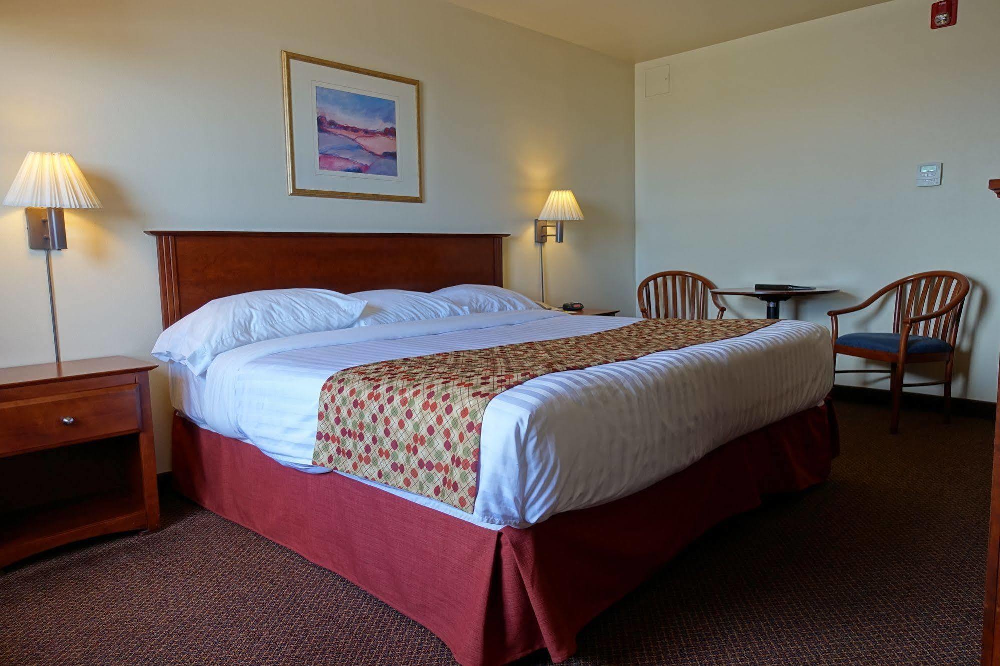 Super 8 By Wyndham Caraquet Hotel Екстериор снимка